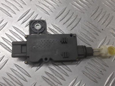 Привод крышка топливной  nissan primera p12 84680av800 фото №1