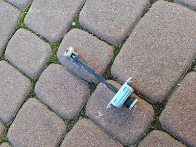 Ограничитель дверь перед передний левый toyota ch-r chr фото №1