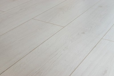 PANELE PODŁOGOWE ADVANCED TREND OAK WHITE 8MM AC4