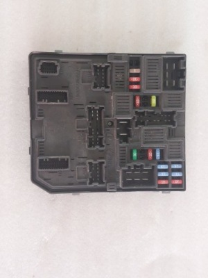 Nissan pulsar коробка предохранитель bsi 16r фото №1