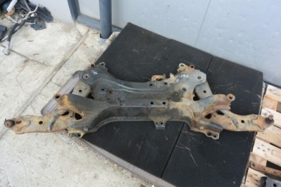 Подрамник подрамник перед рычаг toyota prius plus + фото №1