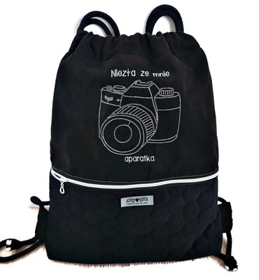 Czarny worek plecak z aparatem dla fotografa