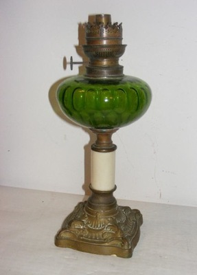 ładna stara kolumnowa lampa naftowa J06235
