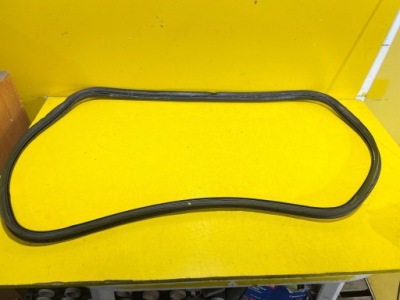 Volvo v50 - прокладка кришки багажника фото №1