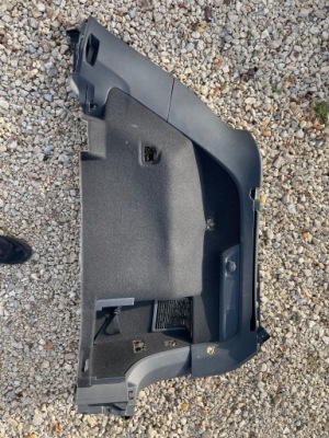 Skoda kodiaq обивка обшивка багажника правый фото №1