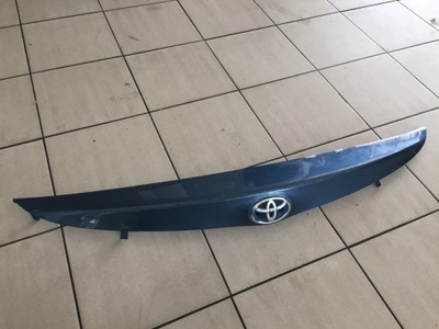 Auris ii hb накладка молдинг кришки багажника фото №1