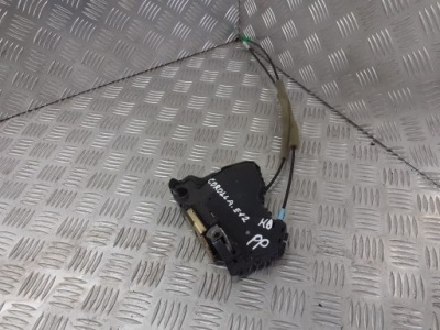 Замок дверь центральный правый перед corolla e12 фото №1