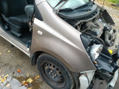 Nissan note e11 крила передній праві перед c30 оригінал. фото №1