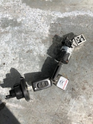 Замок запалювання 2 ключі заливна горловина c5 iii x7 фото №1