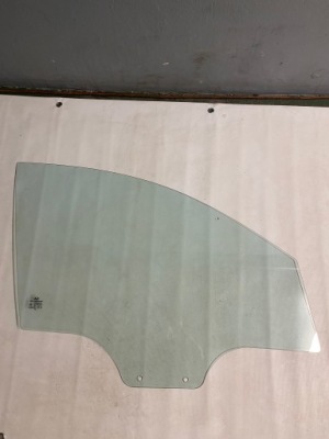 824210x000 скло двері передня права сторона фото №1