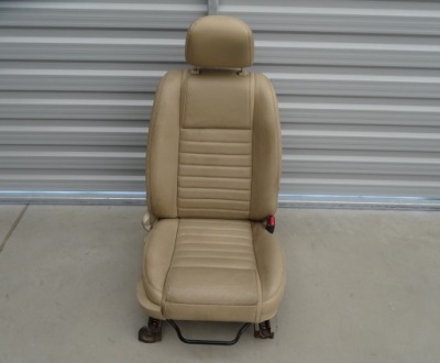 2005-2009 mustang сиденье пассажира кожаный бежевый фото №1