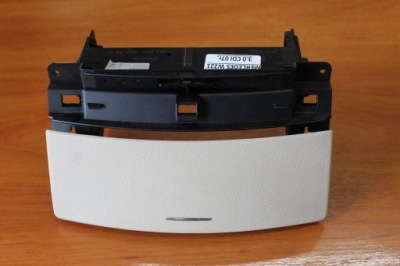 Кришка багажника бардачка чейнджер mercedes w221 a2216800834 фото №1