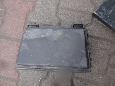 Корпус коробка запобіжників meriva b 1.7 cdti фото №1