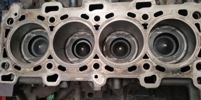 Блок двигателя +поршни 2,0dci 08r_m9r vivaro trafic фото №1