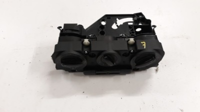 Панель кондиционера 5m2820045a vw tiguan 09- фото №1