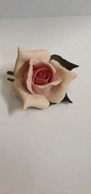 stara broszka róża