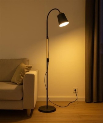 Lampa podłogowa stojąca czarna do salonu