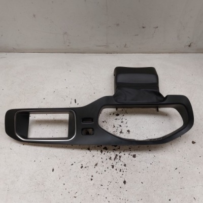 Volvo v40 ii r-design 2014 рамка корпус спідометра дисплея 31393363 фото №1