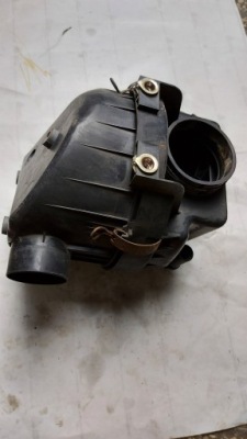 Корпус захист фільтра повітря isuzu trooper оригінальний номер фото №1