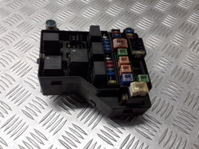 Коробка запобіжників volvo v40 2.0 t 30859714 фото №1