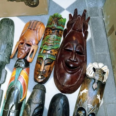 ZESTAW MASEK DREWNIANYCH 8 SZTUK RZEŹBIONE