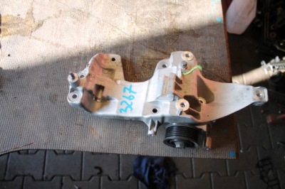 Peugeot 308 t10 1.6 hybrid 22/25r кронштейн кронштейн генератора оригинал фото №1