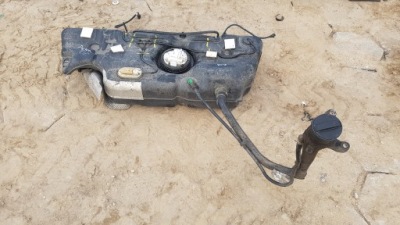 Бак bak топлива peugeot rcz 1.6thp ym31300280 фото №1