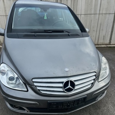 Mercedes w245 решётка радиатора b klasa 05-08 решётка радиатора решётка радиатора бампера перед фото №1