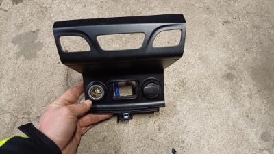 Hyundai ix35 захист консолі роз'єм прикурювача 84621-2y050 фото №1