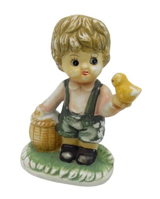 figurka ceramiczna Chłopiec i ptaszek BISKWIT