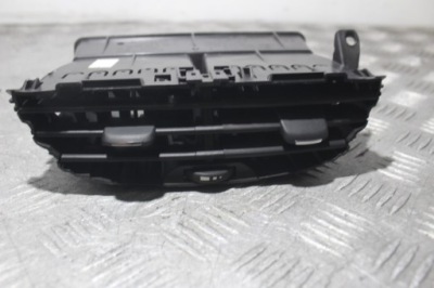 Решітка обдув середня peugeot 2008 i рестайлінг фото №1