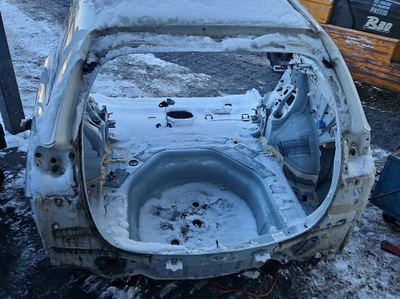 Pas задній підлога піддон багажника toyota auris ii kombi фото №1