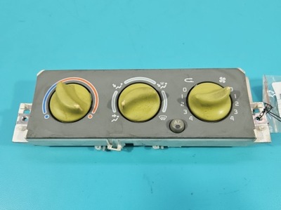 Консоль панель обдув renault twingo i 52479162 фото №1