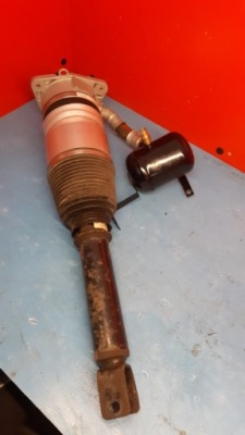 Audi s8 d3 амортизатор правый задняя фото №1