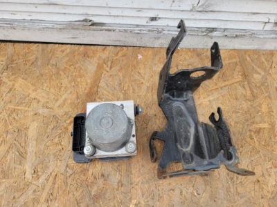 Насос abs тормозная citroen c3 iii 9822373680 фото №1