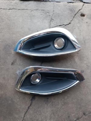 Chrysler pacifica 2017 - заглушка хром протитуманна фара решітка бампер оригінал оригінальний номер фото №1