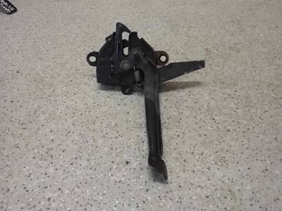 Avensis verso 02-08 замок капот фото №1