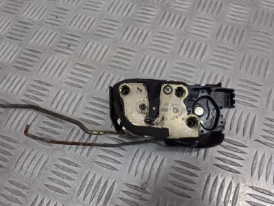 Замок двері лівий перед toyota corolla e11 фото №1