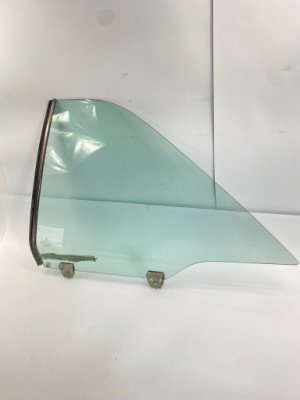 Скло бічна ліва задній задня mercedes w124 coupe ce c124 фото №1