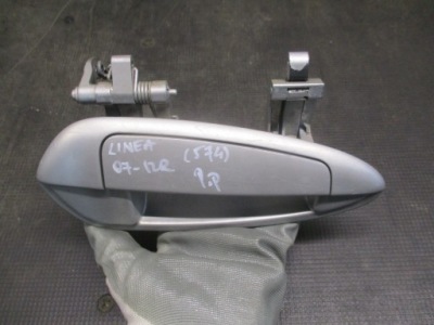 Ручка правый перед fiat linea 07-12r фото №1