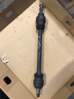 Привідний вал права задня mercedes w176 a2463500610 фото №1