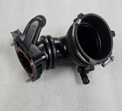 Патрубок впускной  lamborghini urus audi q8 0p2129609l фото №1