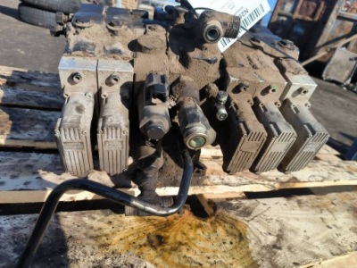 Розподільник клапани гідравліки case puma 225 фото №1