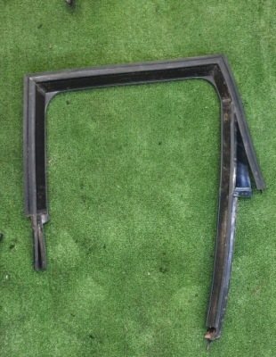 Mini cooper f55 прокладка рамка стекло дверь левый задний  7322443 фото №1