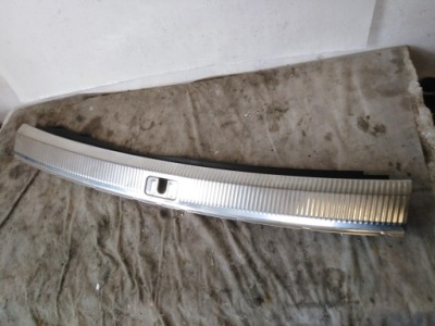 Audi a6 c6 универсал накладка поперечина задний край багажника фото №1