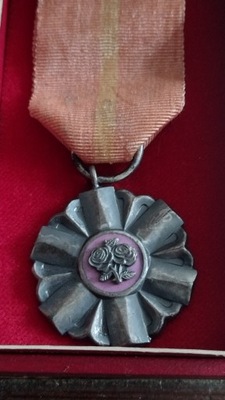 Medal Za długoletnie pożycie małżeńskie + 2 legitymację 1996 r