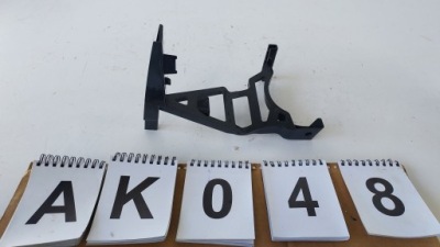 Mercedes eqb x243 кронштейн тримач лівий перед фото №1