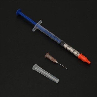 Strzykawka z przewodzącą srebrną pastą