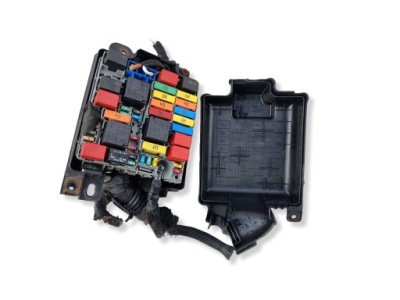 Корпус запобіжників opel combo 3 d 1.3 cdti фото №1