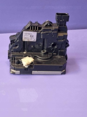 Opel meriva b 13279837 замок дверь правый задний фото №1